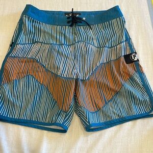 28016 IPD Swim Shorts with blue and colored Stripe. NWOT SZ 29